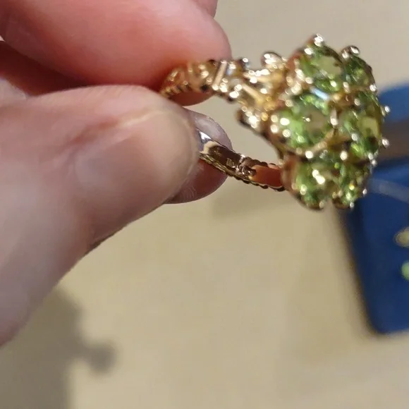 Peridot ring set in 10kt yellow gold - Picture 6 of 12